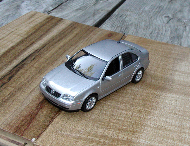 43 2004 VOLKSWAGEN JETTA / BORA A4 MK4 MINICHAMPS VW  